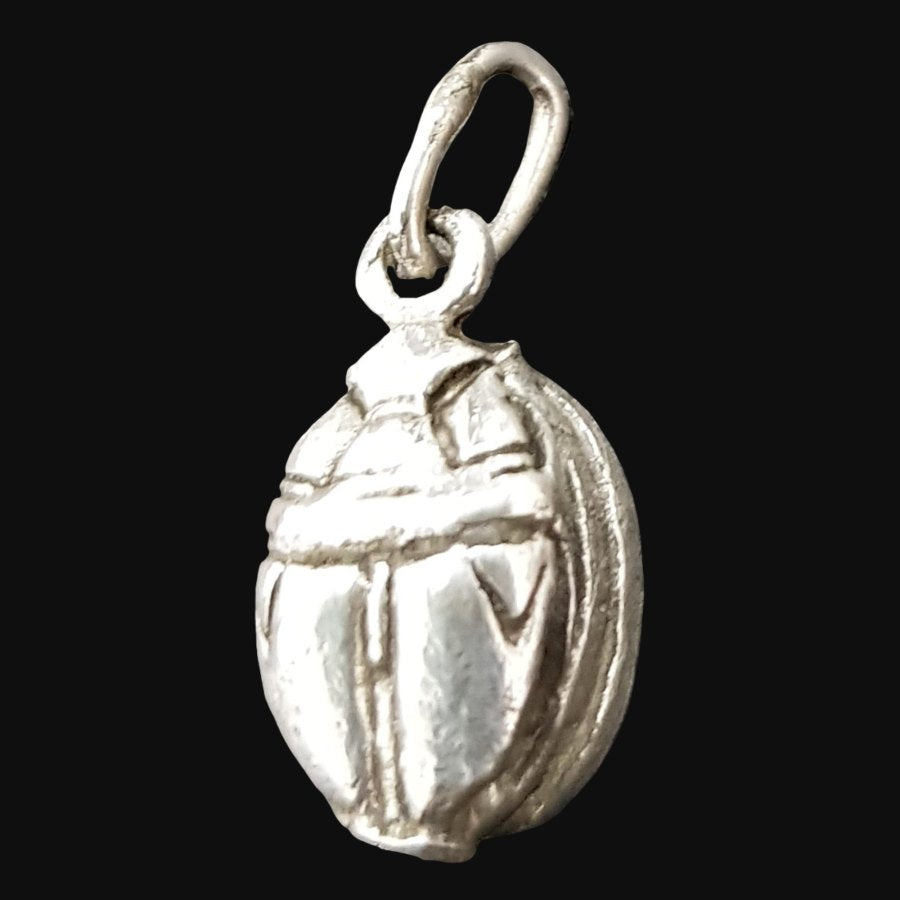 Small Scarab Pendant in Silver 1.5 x 0.7 cm 3 g Art 621 - Bricks Masons