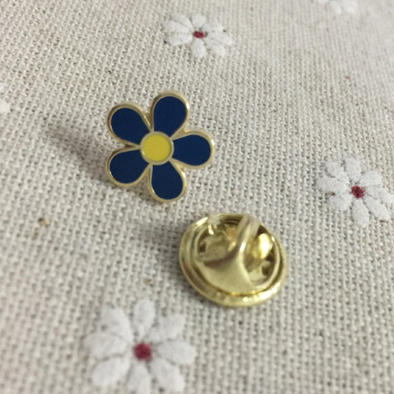 Masonic Lapel Pin - Forget Me Not Blue Flower - Bricks Masons