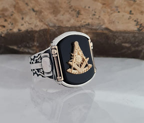 Master Mason Blue Lodge Ring - Onyx, Compass & Square Symbol - Bricks Masons