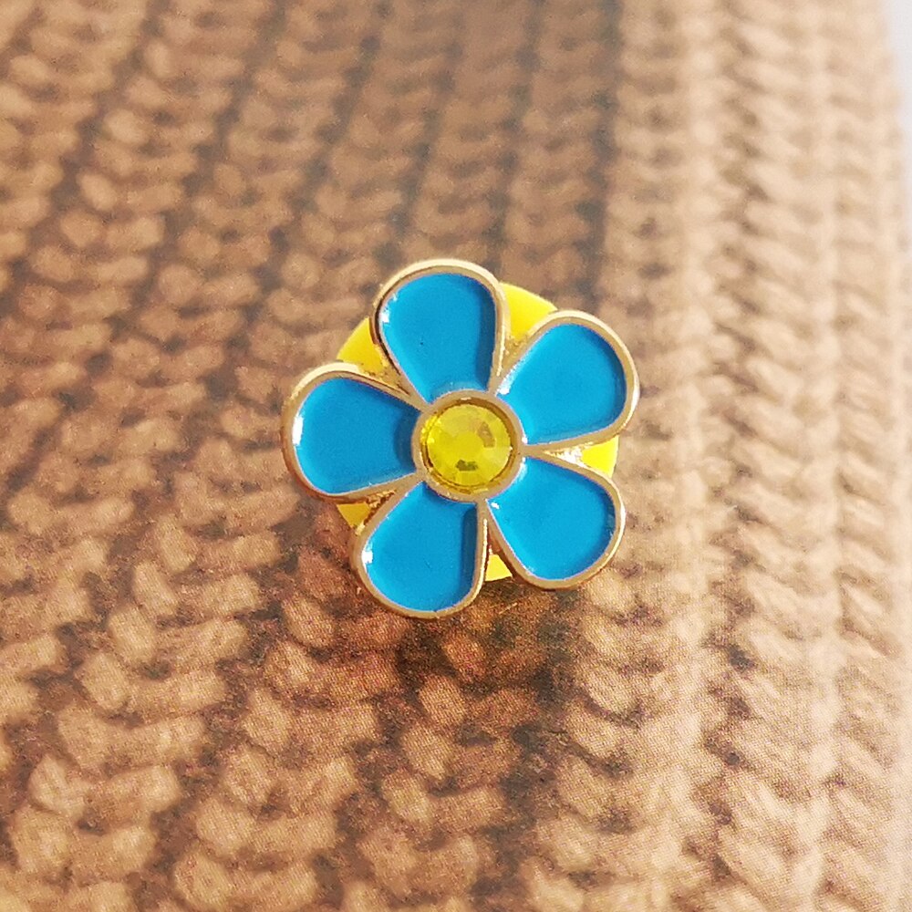 Masonic Lapel Pin - Forget Me Not Flower - Bricks Masons